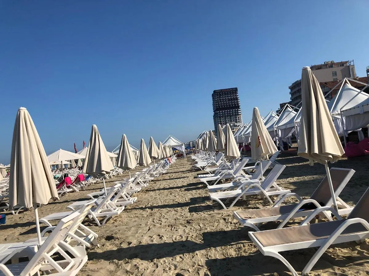 Luxury Apartament Beach Durres 0*,