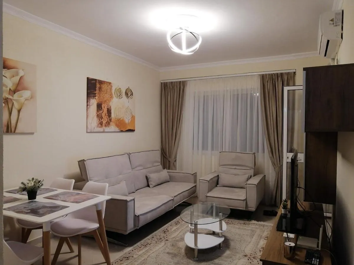 Luxury Apartament Beach Durres 0*,