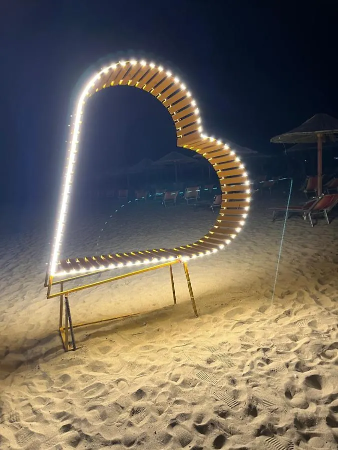 Luxury Apartament Beach Durres 0*,