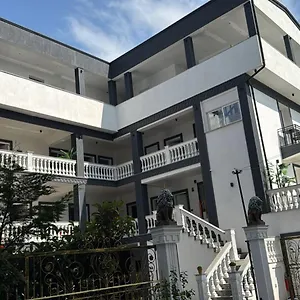 Aaron Otel
